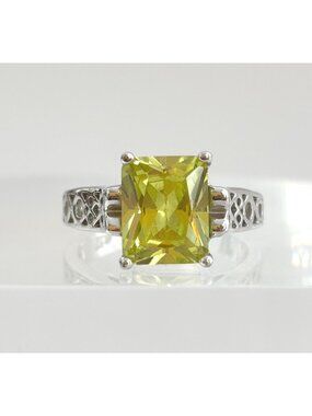 Peridot Emerald Cut Gemstone Sterling Silver 925 Vintage Ring - sz 7